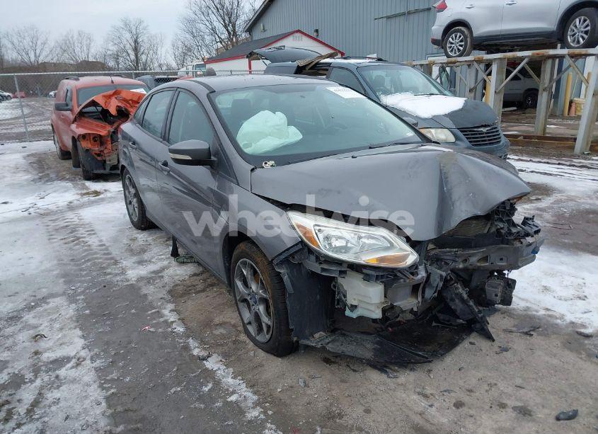 2014 Ford Focus SE (VIN 1FADP3F28EL137416) main photo