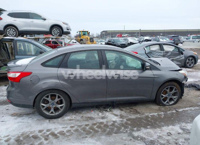 Photo 14 of 2014 Ford Focus SE (VIN 1FADP3F28EL137416)