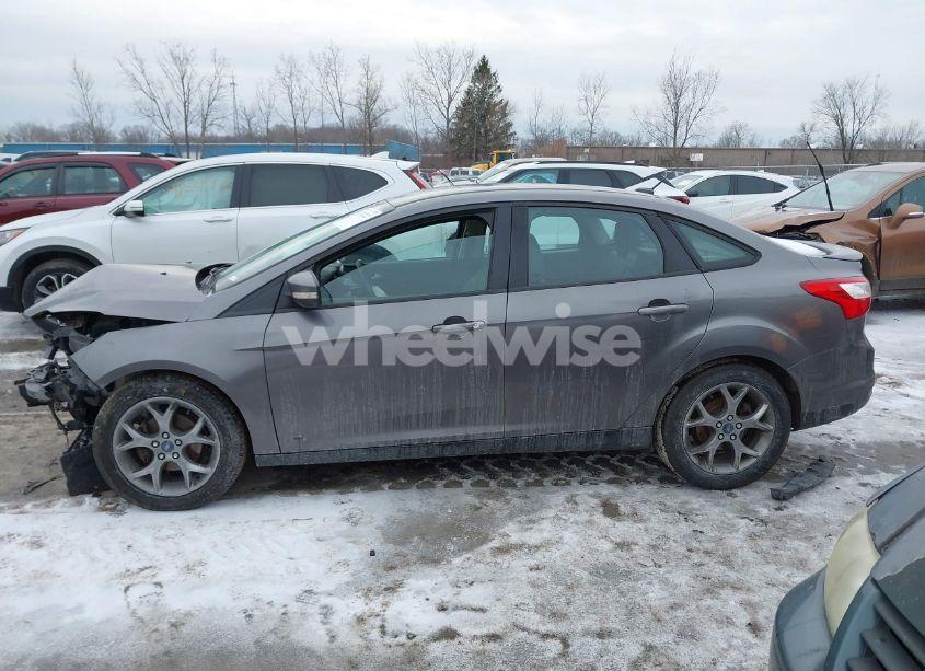 Photo 15 of 2014 Ford Focus SE (VIN 1FADP3F28EL137416)