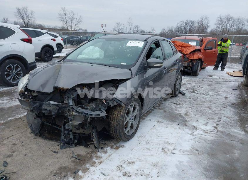 Photo 2 of 2014 Ford Focus SE (VIN 1FADP3F28EL137416)