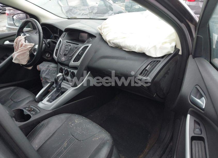 Photo 5 of 2014 Ford Focus SE (VIN 1FADP3F28EL137416)