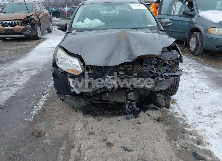 Photo 6 of 2014 Ford Focus SE (VIN 1FADP3F28EL137416)