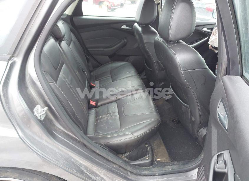 Photo 8 of 2014 Ford Focus SE (VIN 1FADP3F28EL137416)