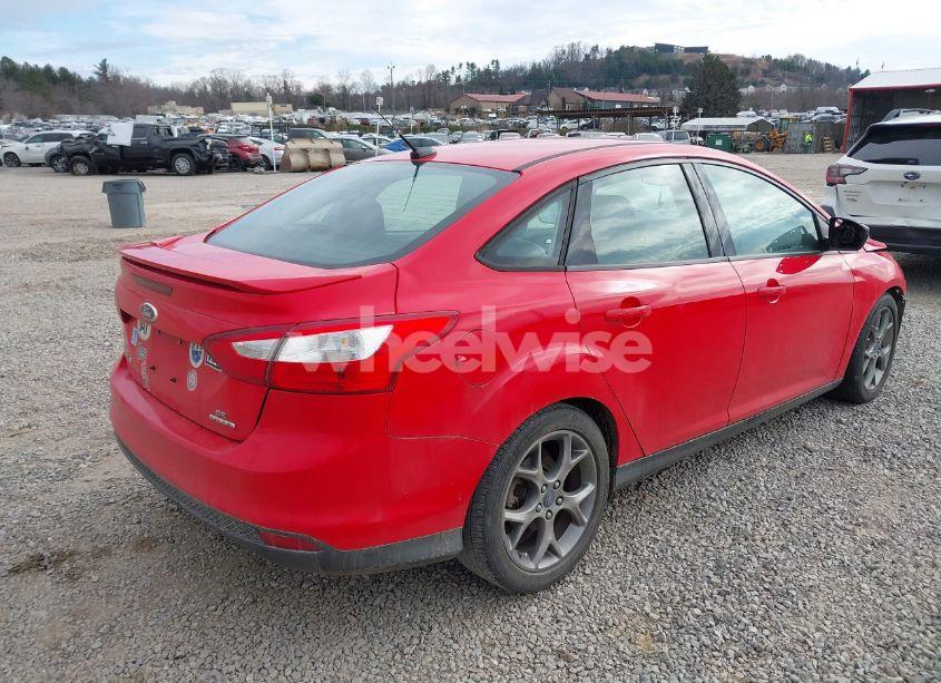 Photo 4 of 2014 Ford Focus SE (VIN 1FADP3F28EL172652)