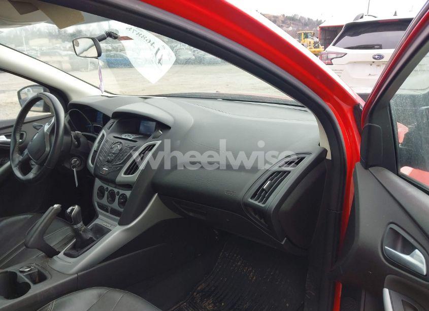 Photo 5 of 2014 Ford Focus SE (VIN 1FADP3F28EL172652)