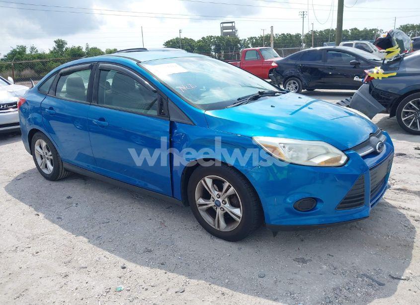 2014 Ford Focus SE (VIN 1FADP3F28EL173137) main photo