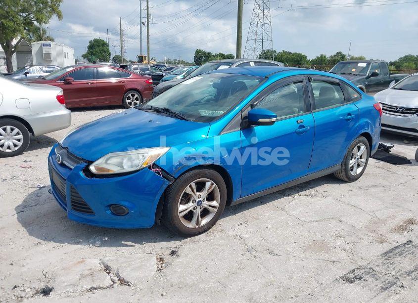 Photo 2 of 2014 Ford Focus SE (VIN 1FADP3F28EL173137)