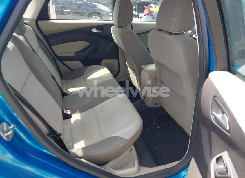 Photo 8 of 2014 Ford Focus SE (VIN 1FADP3F28EL173137)
