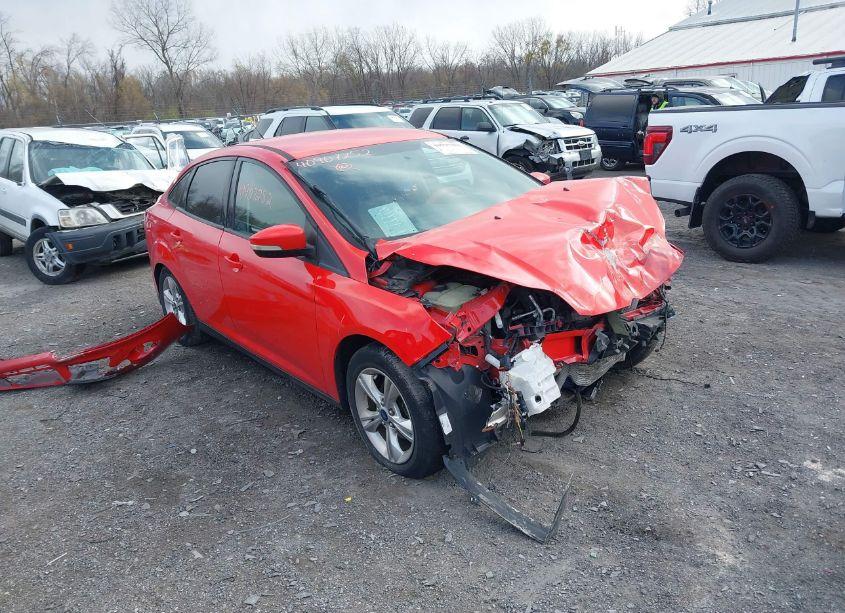 2014 Ford Focus SE (VIN 1FADP3F28EL181321) main photo