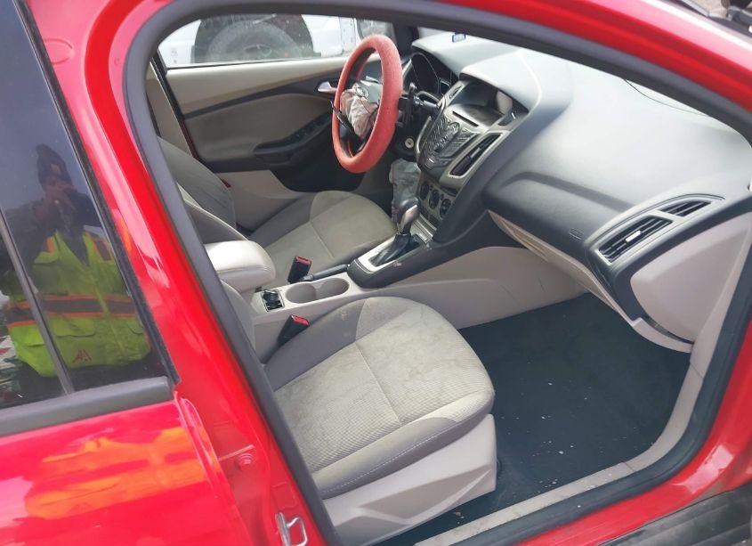 Photo 5 of 2014 Ford Focus SE (VIN 1FADP3F28EL181321)