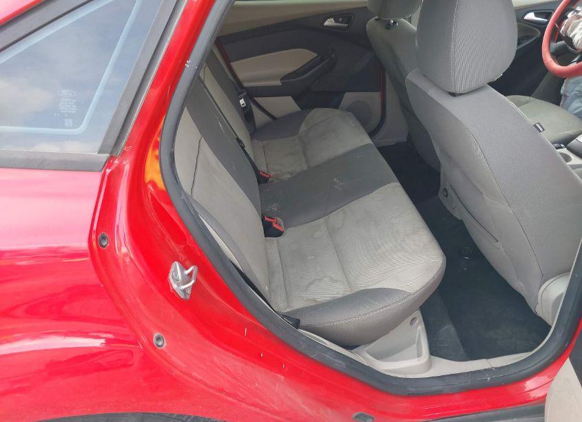 Photo 8 of 2014 Ford Focus SE (VIN 1FADP3F28EL181321)