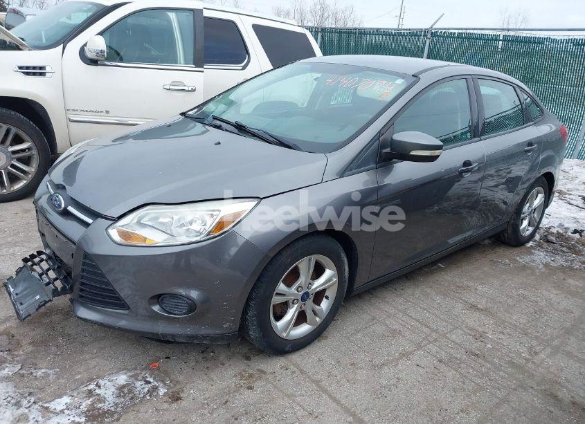 Photo 2 of 2014 Ford Focus SE (VIN 1FADP3F28EL182114)