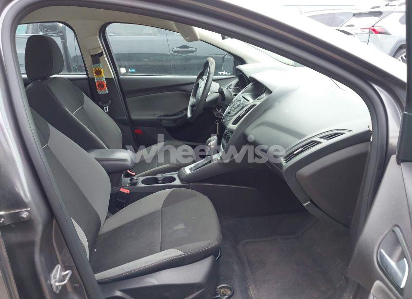 Photo 5 of 2014 Ford Focus SE (VIN 1FADP3F28EL182114)