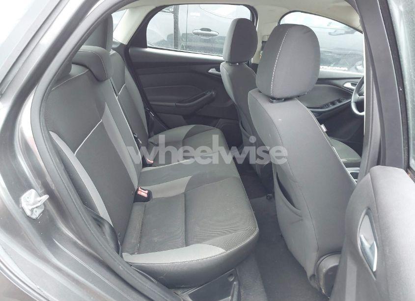Photo 8 of 2014 Ford Focus SE (VIN 1FADP3F28EL182114)