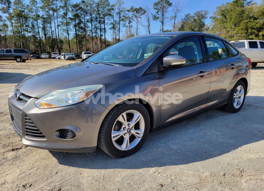Photo 2 of 2014 Ford Focus (VIN 1FADP3F28EL217427)