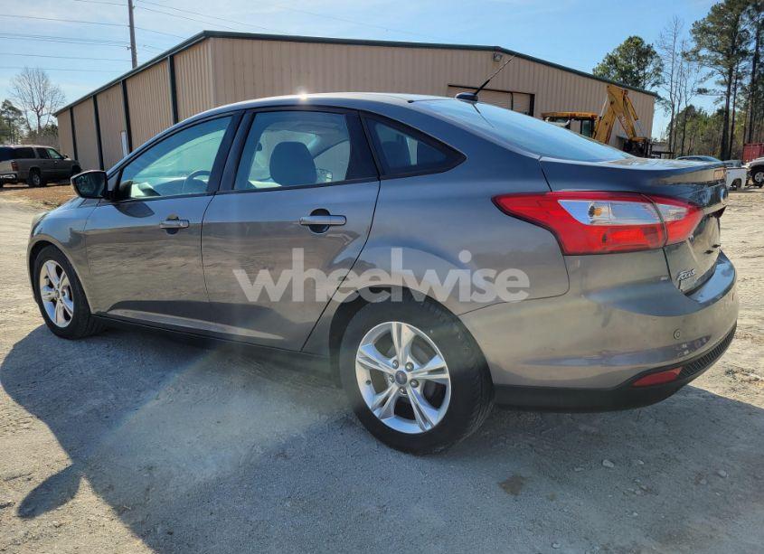 Photo 3 of 2014 Ford Focus (VIN 1FADP3F28EL217427)