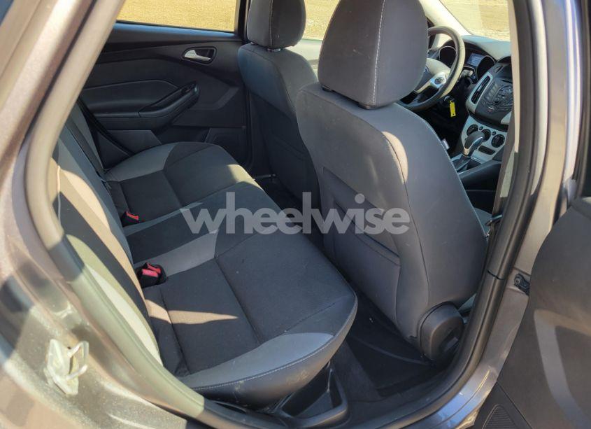 Photo 8 of 2014 Ford Focus (VIN 1FADP3F28EL217427)