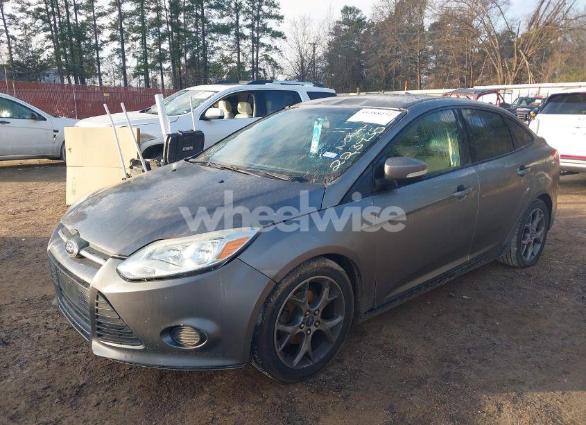 Photo 2 of 2014 Ford Focus SE (VIN 1FADP3F28EL223938)