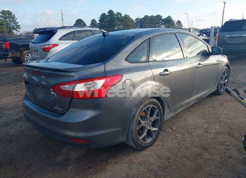 Photo 4 of 2014 Ford Focus SE (VIN 1FADP3F28EL223938)