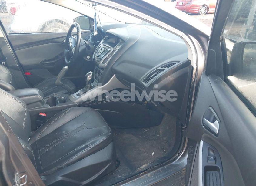 Photo 5 of 2014 Ford Focus SE (VIN 1FADP3F28EL223938)