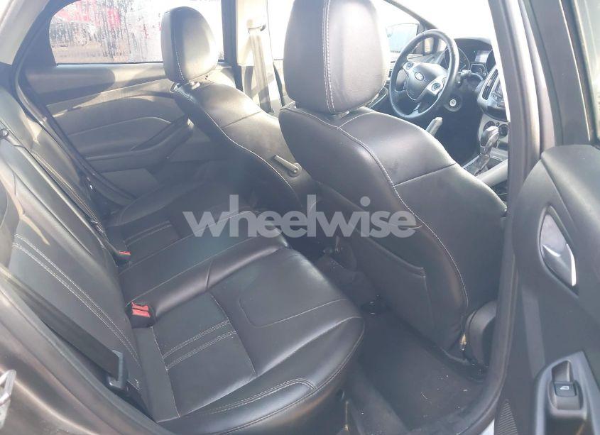 Photo 8 of 2014 Ford Focus SE (VIN 1FADP3F28EL223938)