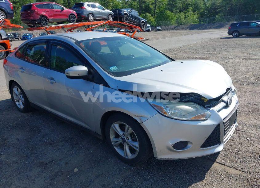 2014 Ford Focus SE (VIN 1FADP3F28EL239024) main photo