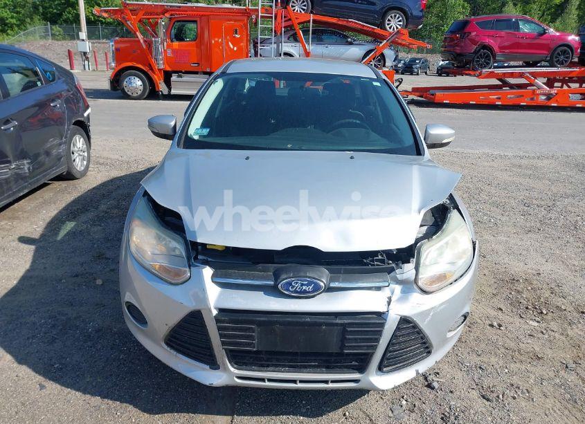 Photo 12 of 2014 Ford Focus SE (VIN 1FADP3F28EL239024)