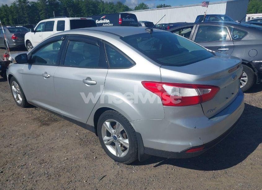 Photo 3 of 2014 Ford Focus SE (VIN 1FADP3F28EL239024)
