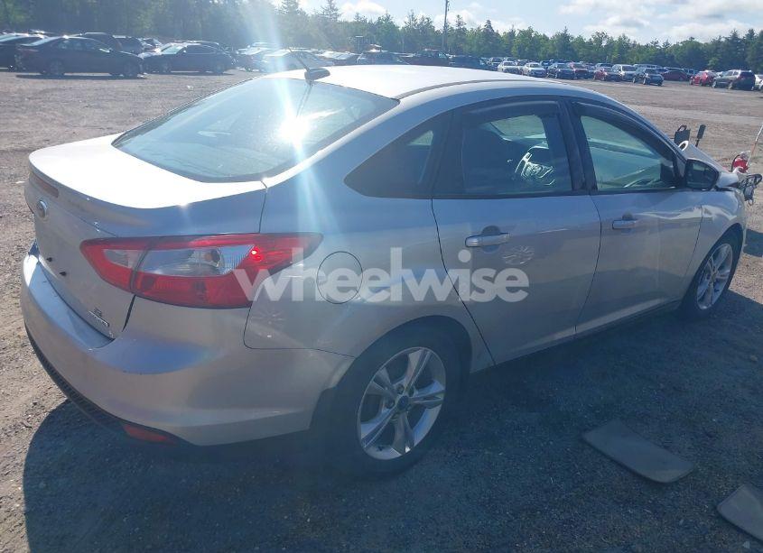 Photo 4 of 2014 Ford Focus SE (VIN 1FADP3F28EL239024)