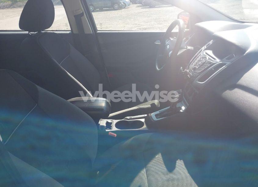 Photo 5 of 2014 Ford Focus SE (VIN 1FADP3F28EL239024)