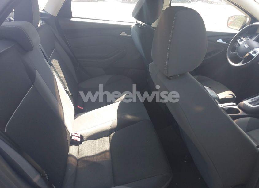 Photo 8 of 2014 Ford Focus SE (VIN 1FADP3F28EL239024)