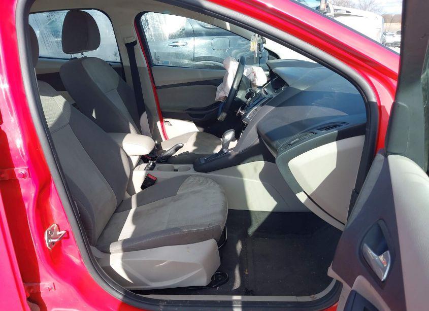 Photo 5 of 2014 Ford Focus SE (VIN 1FADP3F28EL240903)