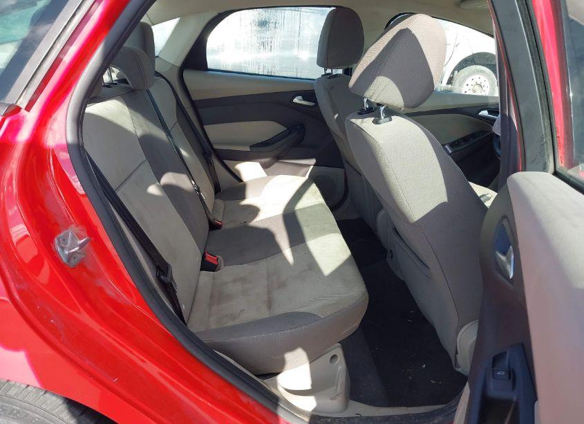 Photo 8 of 2014 Ford Focus SE (VIN 1FADP3F28EL240903)