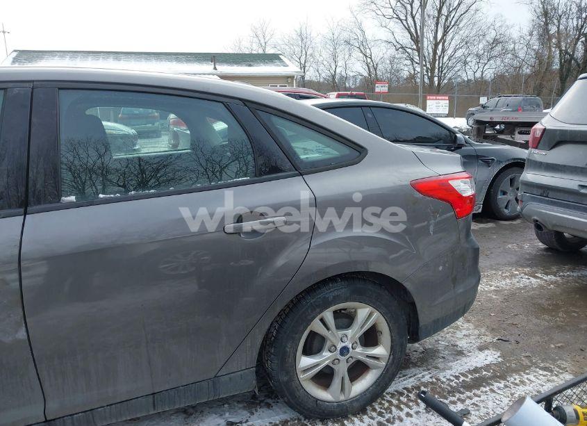 Photo 12 of 2014 Ford Focus SE (VIN 1FADP3F28EL243414)