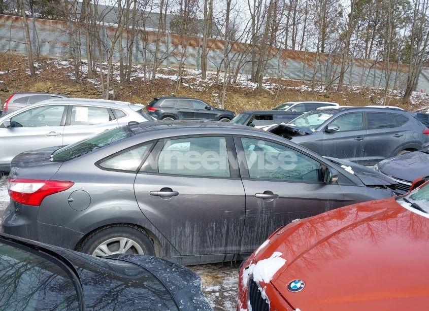 Photo 14 of 2014 Ford Focus SE (VIN 1FADP3F28EL243414)