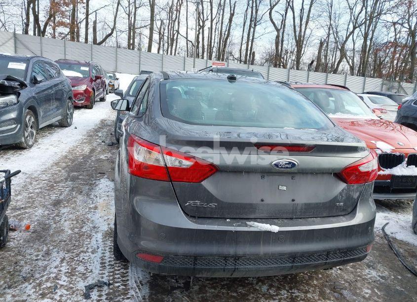 Photo 17 of 2014 Ford Focus SE (VIN 1FADP3F28EL243414)