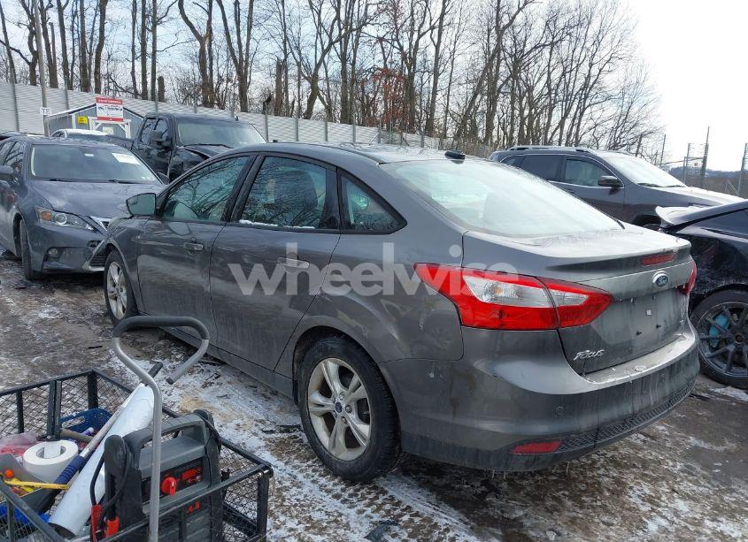 Photo 3 of 2014 Ford Focus SE (VIN 1FADP3F28EL243414)