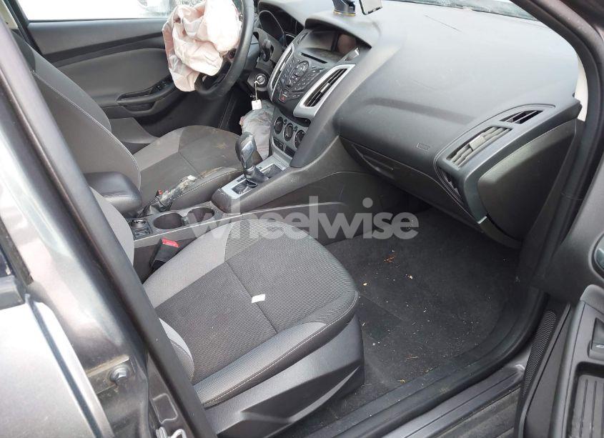 Photo 5 of 2014 Ford Focus SE (VIN 1FADP3F28EL243414)