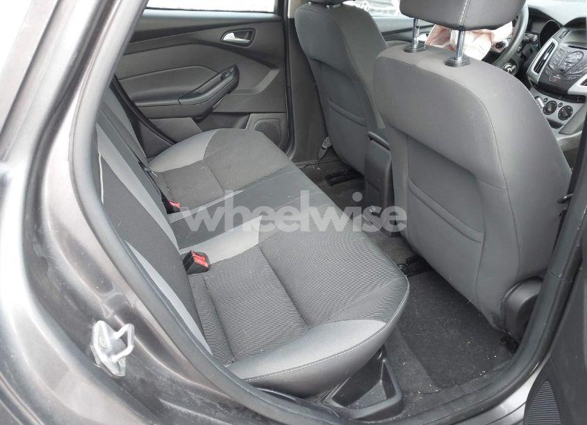 Photo 8 of 2014 Ford Focus SE (VIN 1FADP3F28EL243414)