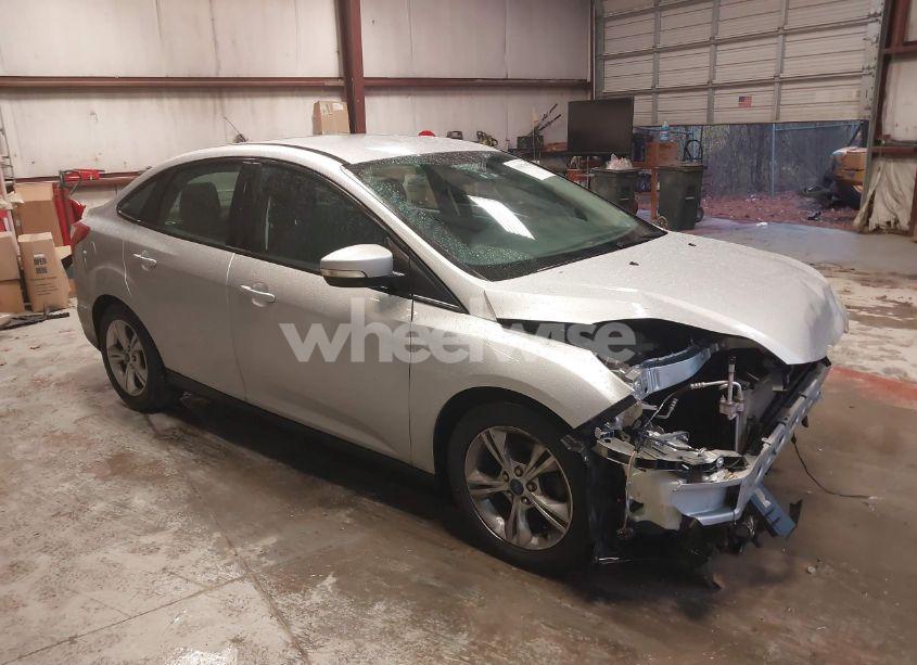 2014 Ford Focus SE (VIN 1FADP3F28EL244935) main photo