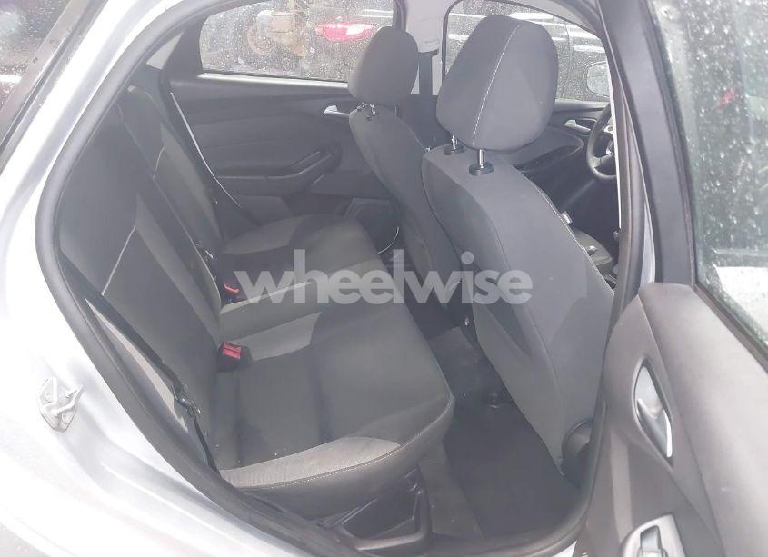 Photo 8 of 2014 Ford Focus SE (VIN 1FADP3F28EL244935)