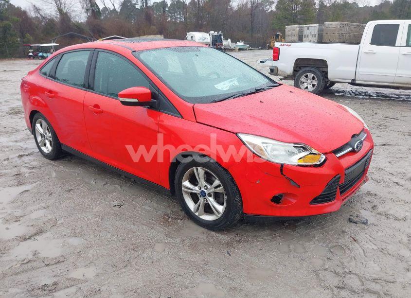 2014 Ford Focus SE (VIN 1FADP3F28EL255644) main photo