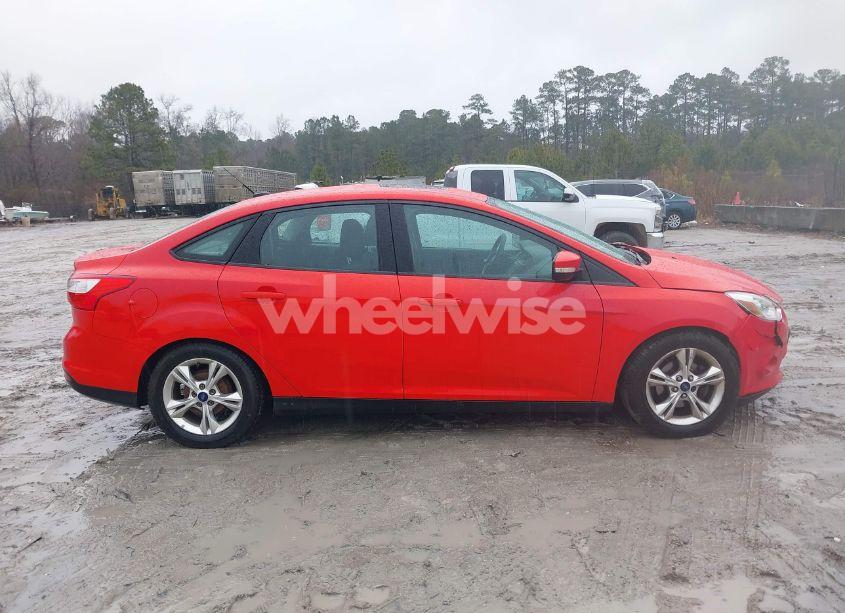 Photo 13 of 2014 Ford Focus SE (VIN 1FADP3F28EL255644)