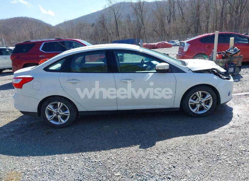 Photo 13 of 2014 Ford Focus SE (VIN 1FADP3F28EL258737)