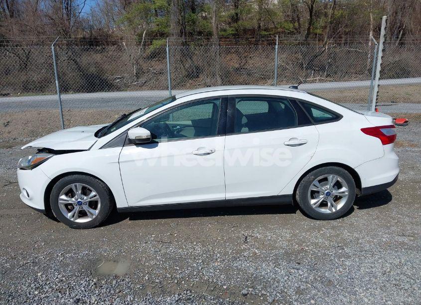Photo 14 of 2014 Ford Focus SE (VIN 1FADP3F28EL258737)