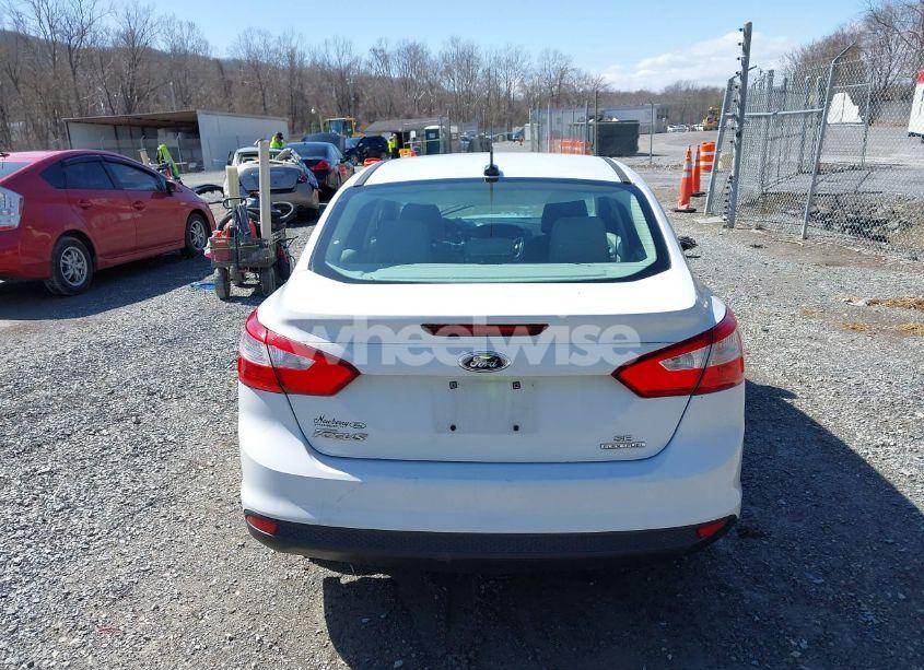 Photo 16 of 2014 Ford Focus SE (VIN 1FADP3F28EL258737)