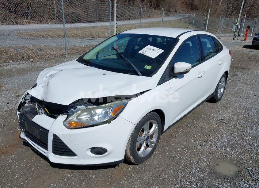 Photo 2 of 2014 Ford Focus SE (VIN 1FADP3F28EL258737)