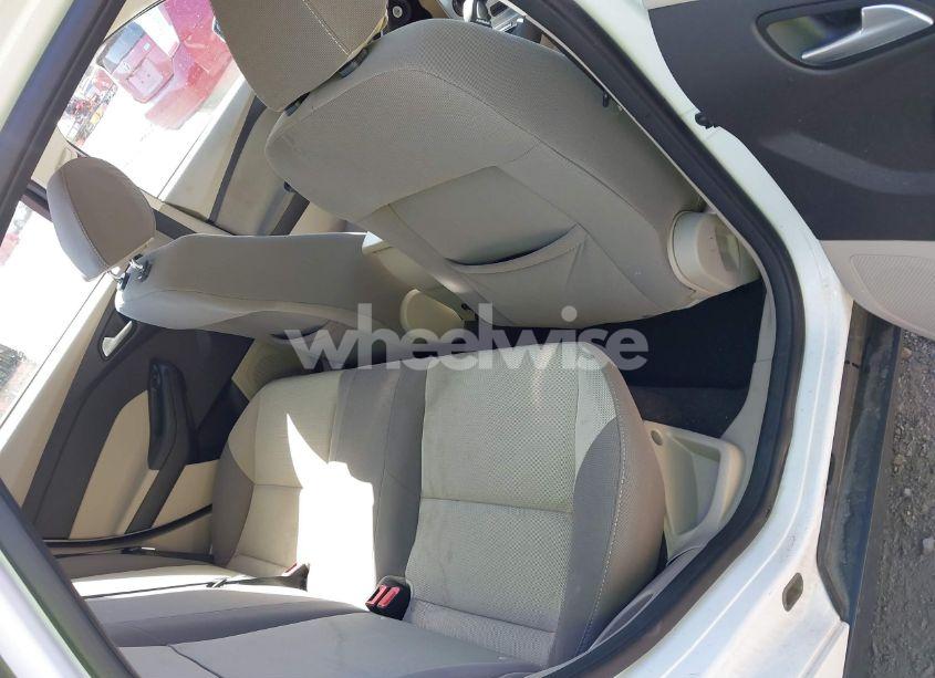 Photo 8 of 2014 Ford Focus SE (VIN 1FADP3F28EL258737)