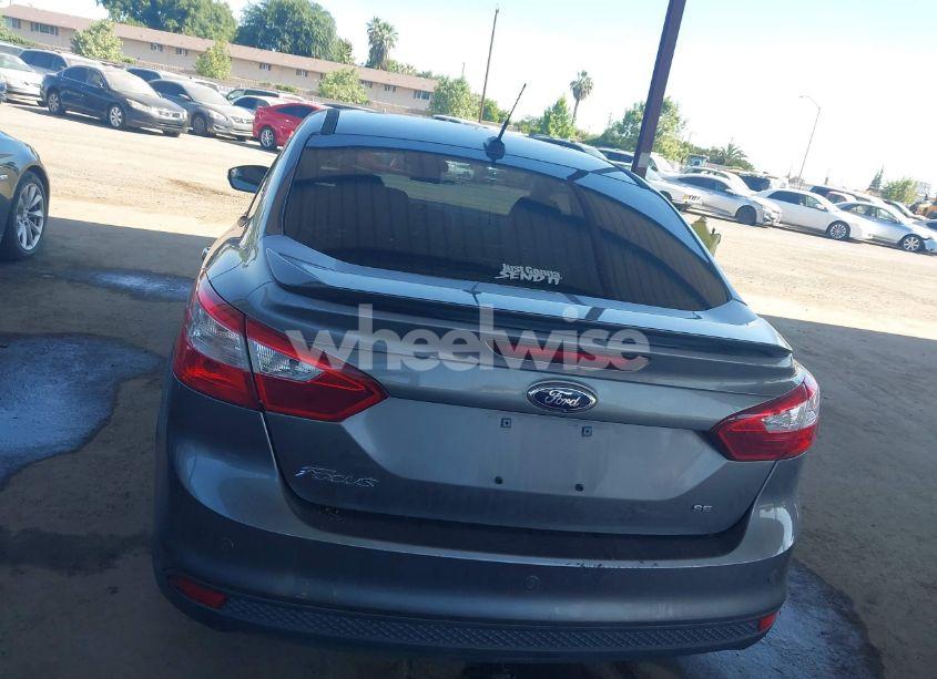 Photo 16 of 2014 Ford Focus SE (VIN 1FADP3F28EL267275)