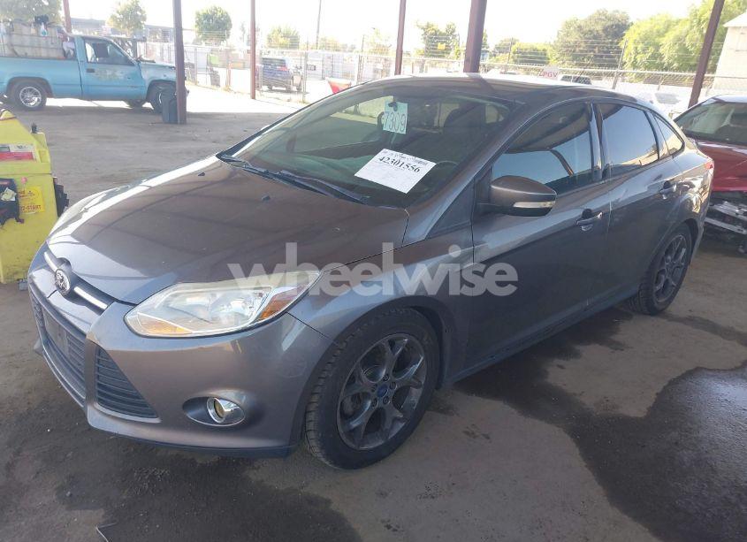 Photo 2 of 2014 Ford Focus SE (VIN 1FADP3F28EL267275)